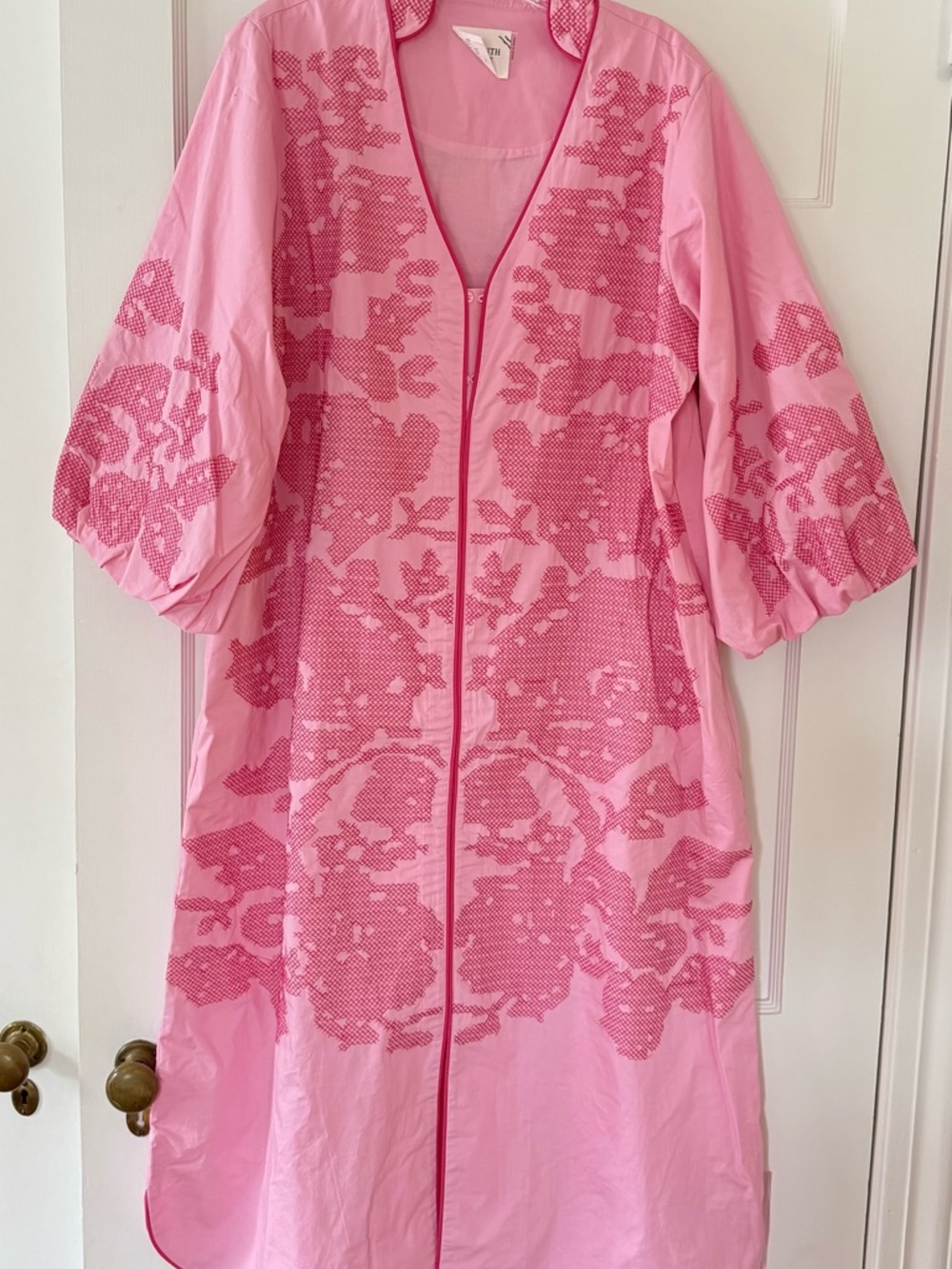 Pink Midi Dress with Floral Jacquard and Puff Sleeves